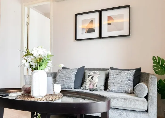 Stylish Modern 1br - Bts Phrom Phong - Ultra Fast Wifi
